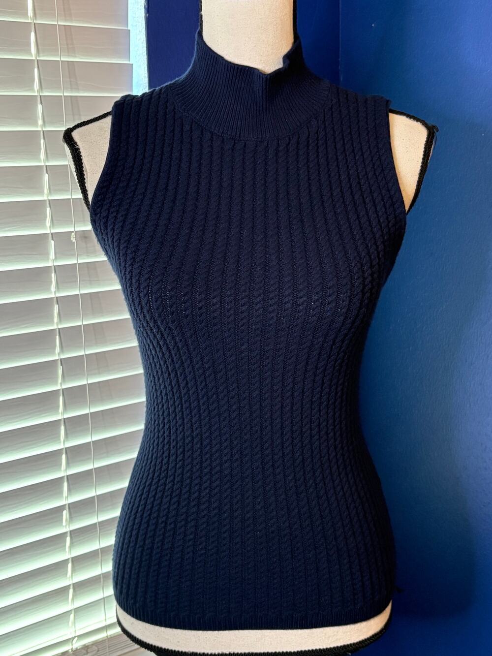 Elie Tahari The Suri Sleeveless Mock Neck Rib Top – Navy Blue – Size Small